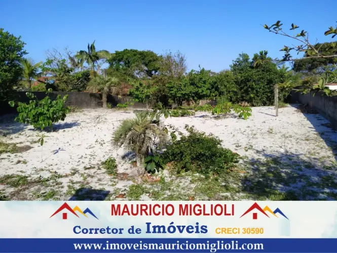 Lote limpo e murado em região centralna Praia do Ervino