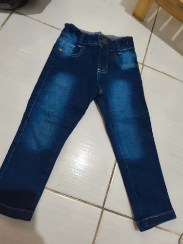 Vendo calças jeans infantil