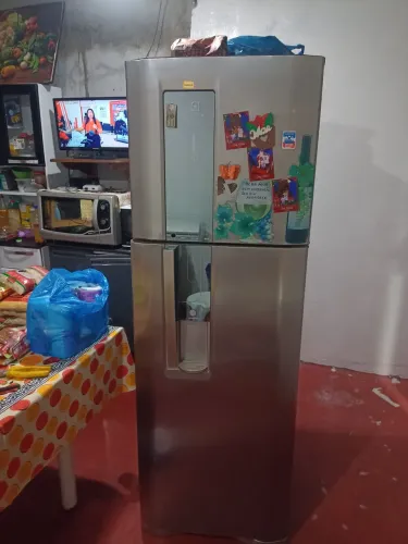 Geladeira pra quem quer consertar ou tirar peça 