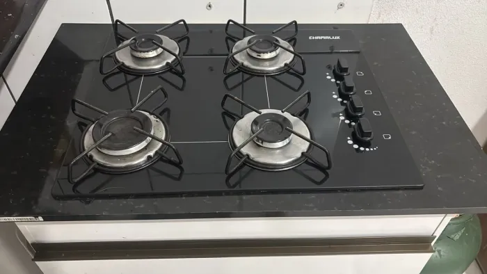 Vendo fogão com armario