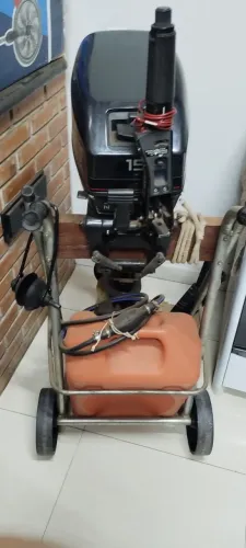 Motor de polpa Johnson 15 GP 1996 com cavalete