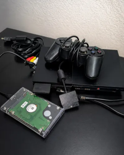 Ps2 Bem conservado, HD 250GB com mais de 150 jogos.