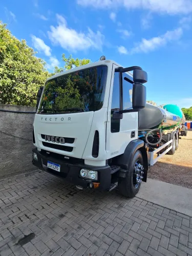 Caminhão iveco / pipa / água potável