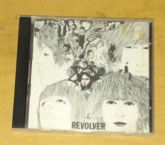 Vendo cds beatles originais revolver e let it be