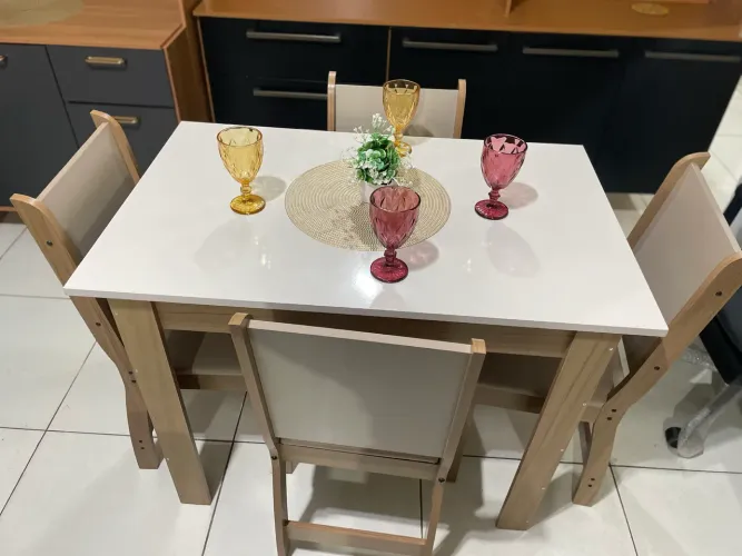 Mesa com 4 cadeiras pronta entrega
