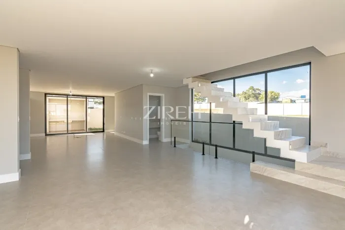 CASA EM CONDOMÍNIO CLUBE DE ALTO PADRÃO COM 3 SUÍTES