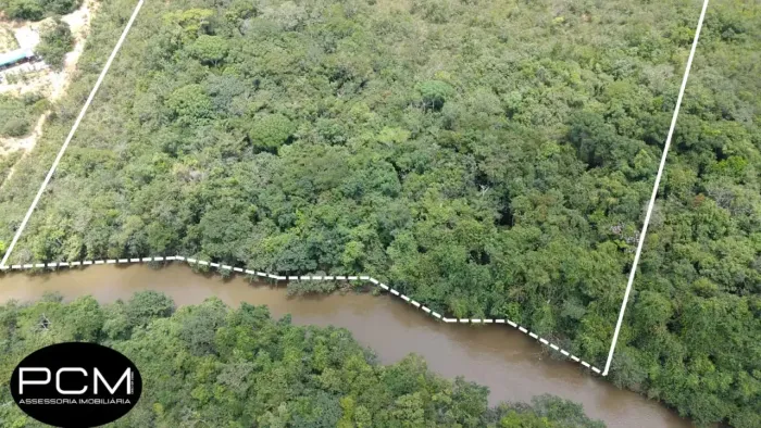 Chácara Escriturada e Registrada, Terreno Plano, Rio São Bartolomeu aos fundos