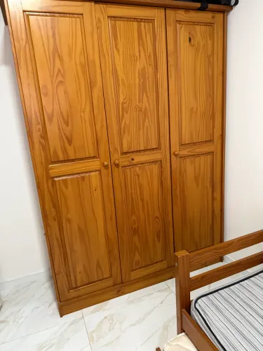 Guarda-Roupa de Madeira Maciça 3 Portas | Excelente Estado