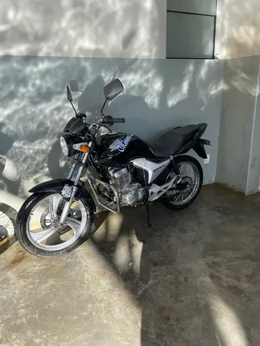 Moto e zera motor feito a pouco tempo moto tem nada pra fazer 