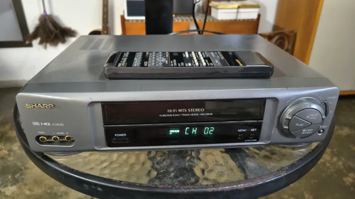 Vídeo cassete SHARP 6 HEAD STEREO VC 1699B.