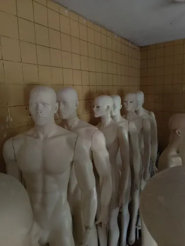 Manequim masculino e feminino