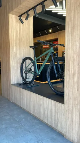 Bicicleta Rockhopper Elite 29/ capacete de brinde