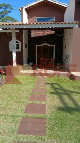 CASA EM CONDOMINIO FECHADO COM PORTARIA 24 HS.