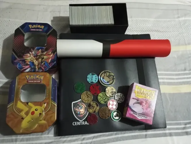 Lote coleção cards Pokemon TCG com acessórios - cartas Pokemon