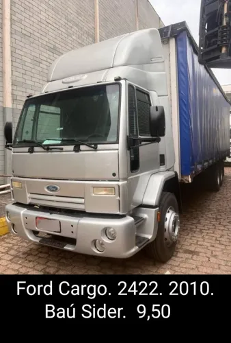 Ford Cargo 2422. 6x2.  2010. Baú Sider 