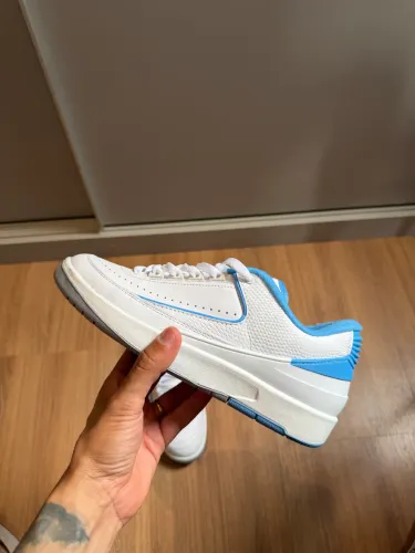 AIR JORDAN 2 - UNIVERSITY BLUE