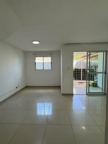 Imóvel para venda possui 84 metros quadrados com 3 quartos em Cordeiro - Recife - PE