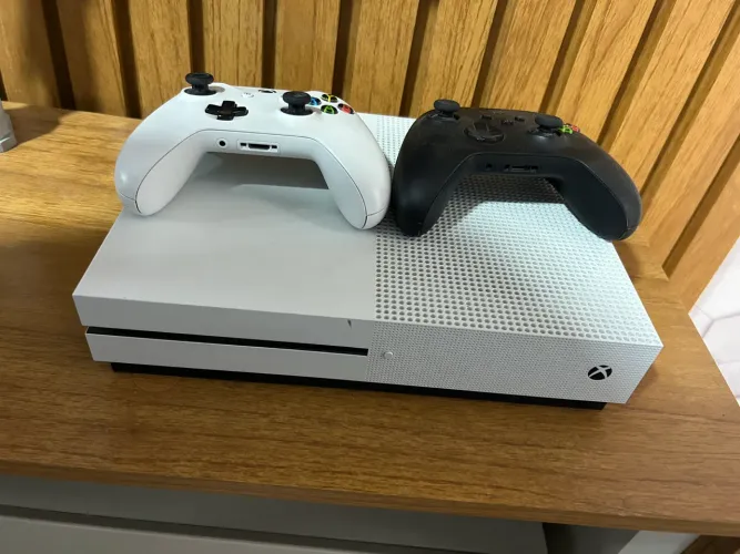 Xbox one S 1 TB + 2 Controles Originais + kinect