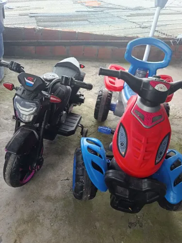 Carinho e moto elétrica