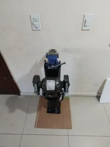 Base para esmeril e morsa
