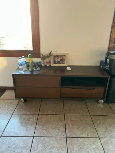 Rack para TV / Aparador de Madeira com Rodinhas - Ótimo Estado