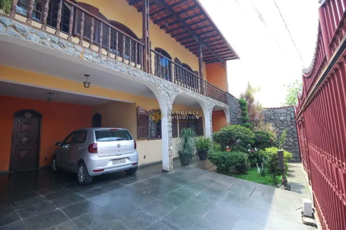 Linda Casa de 5 Quartos no Vila Clóris