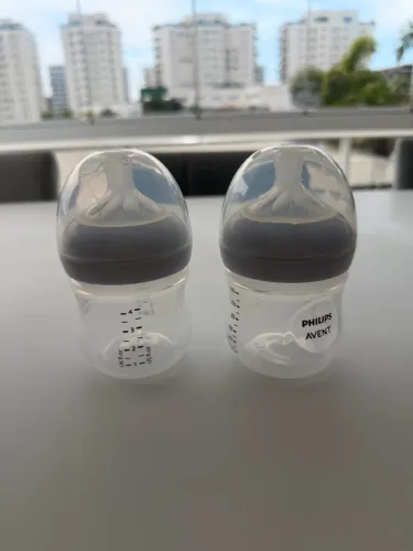Duas mamadeiras Philips avent pétala 125ml bico 2
