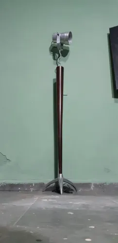 Luminária de Piso Industrial