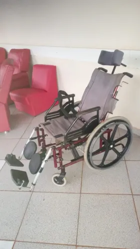 CADEIRA DE RODA