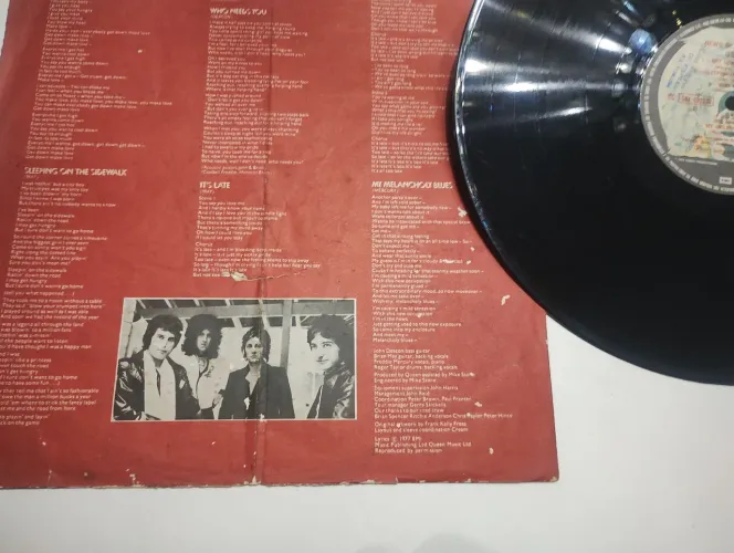 LP Queen news of the world