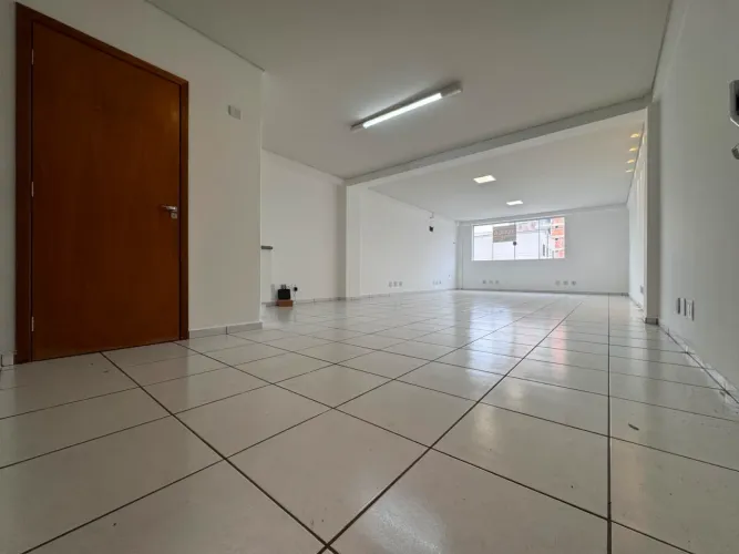 Sala comercial na Rua Santos Dumont com 53m² | Maringá-PR