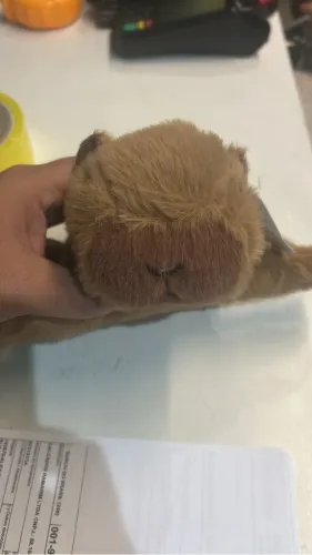 Capivara agarradinho pelúcia pulseira mochila 