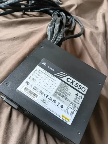 Fonte Corsair CX550 80 Plus Bronze + Caixa Original + Cabo de energia