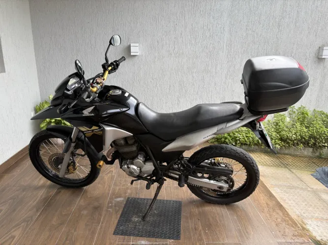 Vende-se XRE 300 ano 2014