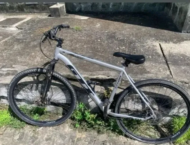 Vendo bicicleta Aro 29 com quadro GTI.
