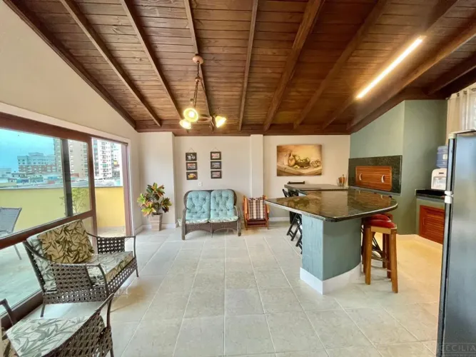 Apartamento Cobertura frente Mar com 237 m2 mobiliado à venda em Capão da Canoa-Centro. Ac