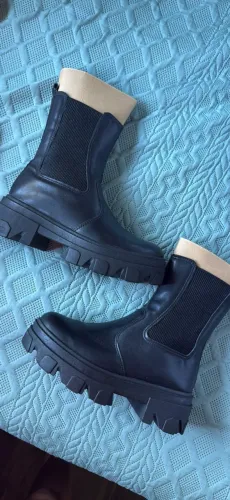 Bota tratorada preta