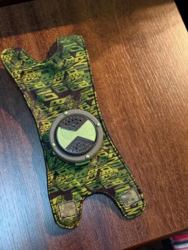 brinquedos 01 relógio Ben 10 e 01 lança teia homem aranha 