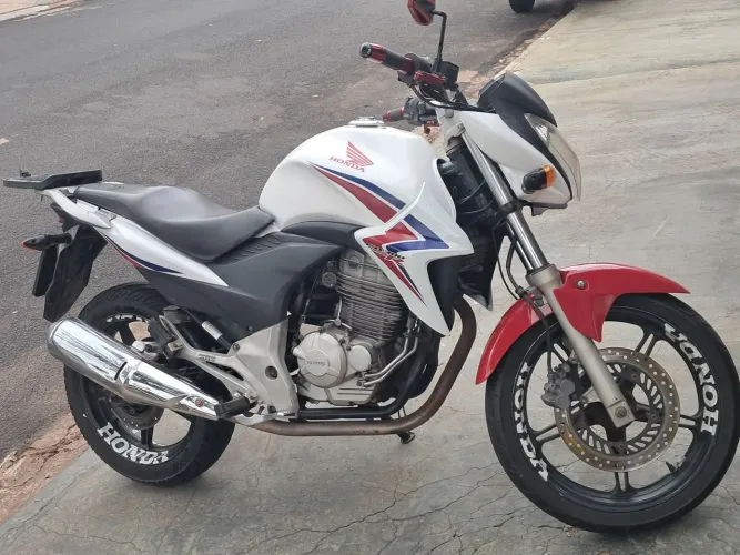 Vendo cb300r 14/15 13mil
