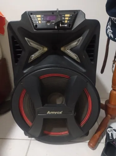Caixa de som anvox pancadão 700