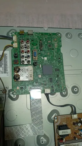 Manutenção de placas eletrônicas e equipamentos industriais, máquinas de lavar e gelade
