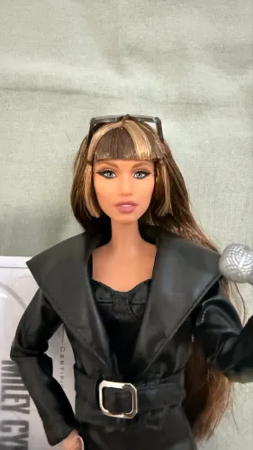 Barbie Miley Cyrus somente a cabeça