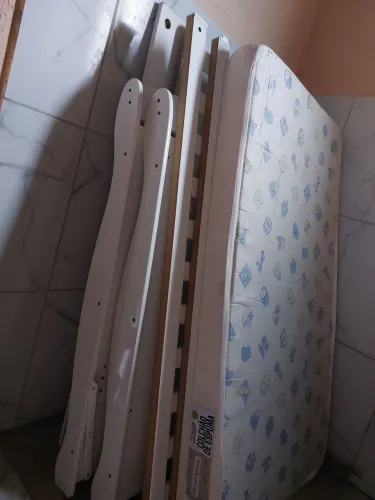 Berço americano, que vira cama compartilhada, com colchão