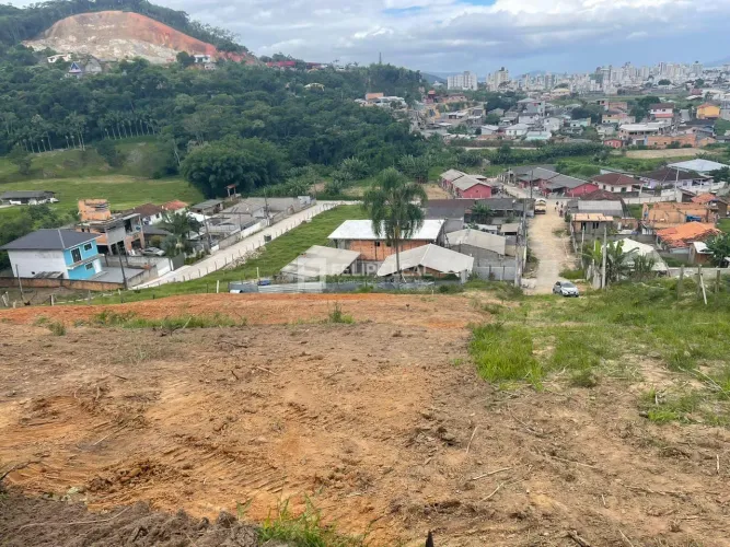 Terreno / Lote / Condomínio em São Sebastião - Palhoça, SC