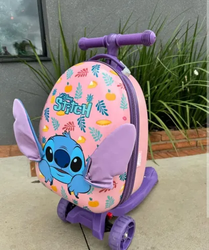 Mochila com patinete