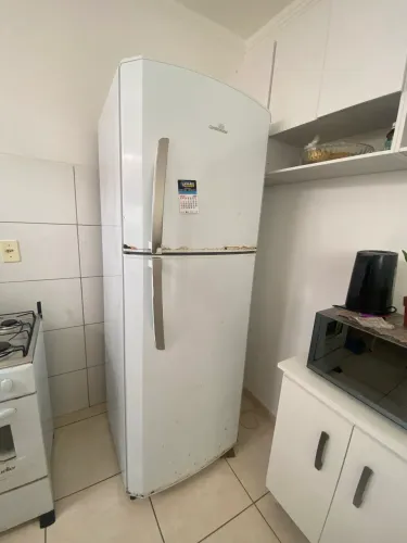 Vendo geladeira funcionando perfeitamente está em apartamento