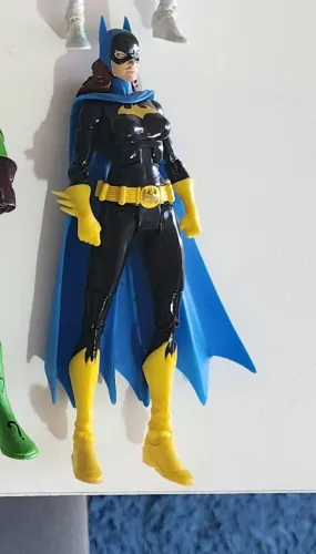 FIGURA BATGIRL BATMAN