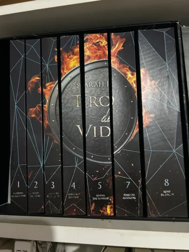 Box trono de vidro