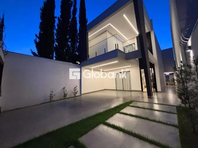 Casa à venda em Ibituruna com 200m², 3 suítes e 3 vagas de garagem