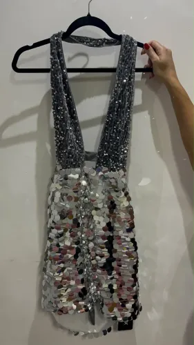 TendênciasHauture Vestido Mini Halter com Decote Profundo, Sem Costas e Lantejoulas